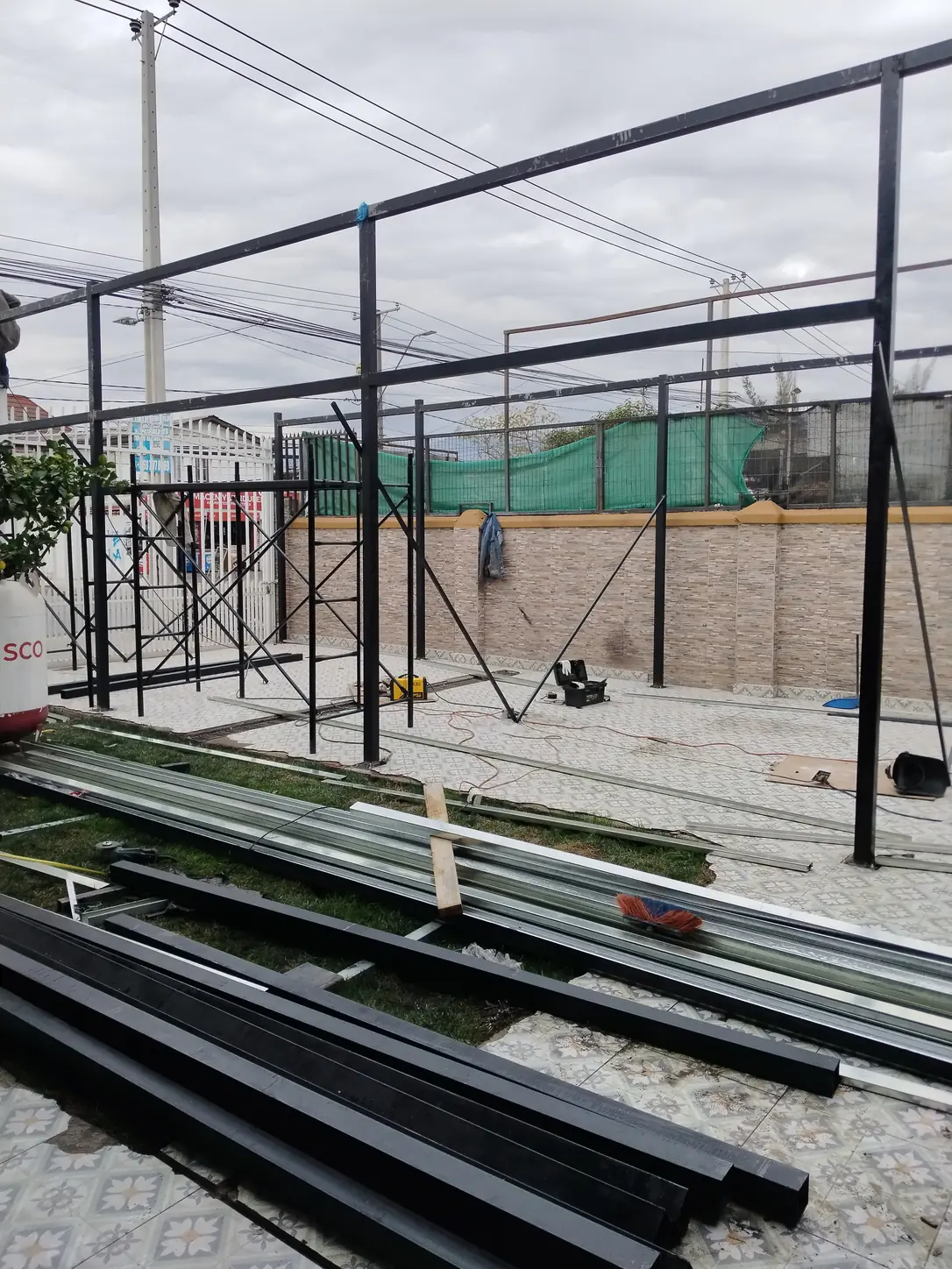 En obra: estructura metálica en montaje